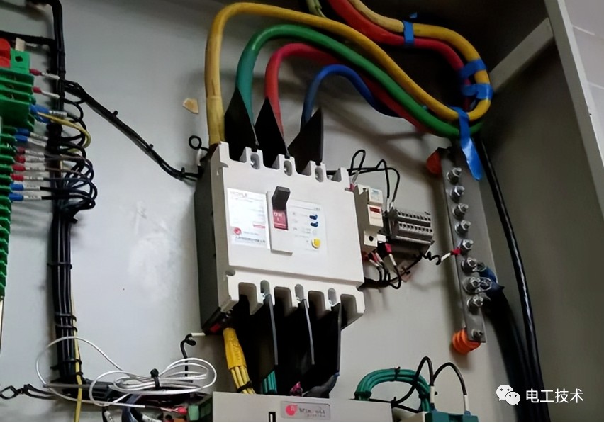女高级电工用半小时解决跳闸故障，老电工和同事佩服的五体投地！